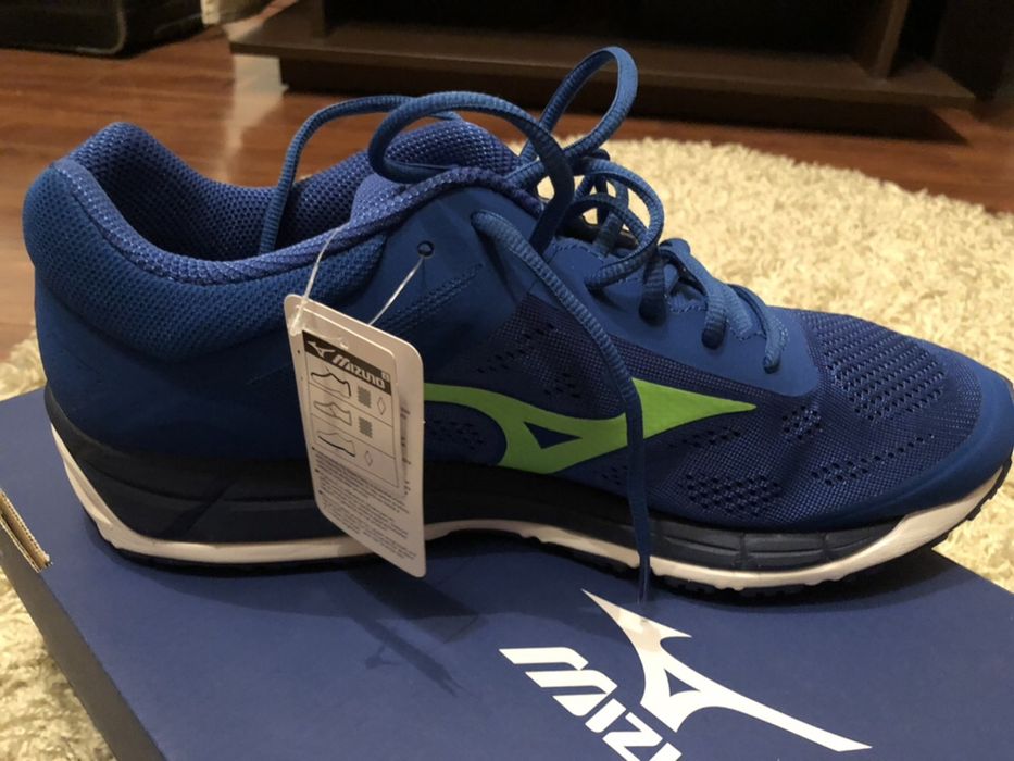 Adidasi mizuno outlet