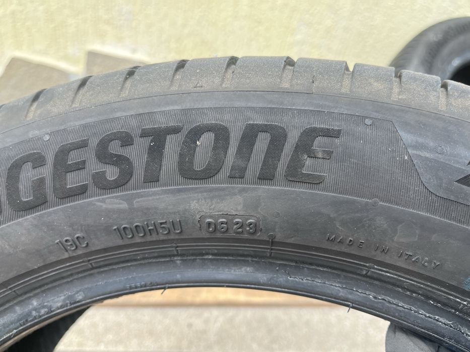 2 бр. летни гуми 225/55/17 Bridgestone DOT 0623 6 mm