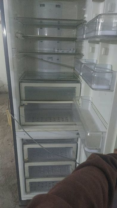 Продам холодильник Samsung No Frost. С бесплатной доставкой по городу