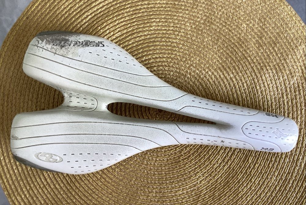 Вело Седалки Specialized Phenom, Fizik Aliante R5 K:ium
