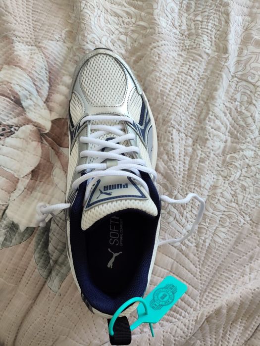 Спортивные кроссовки