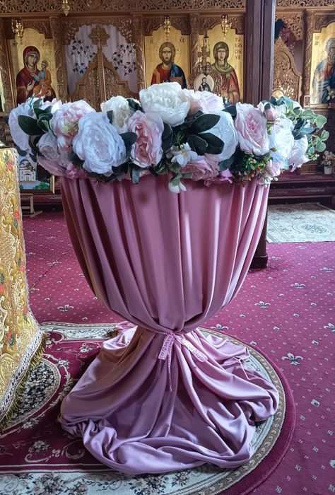 Aranjament floral pentru cristelniță