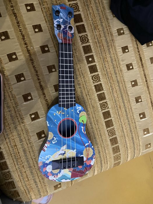 Укулеле с красивым рисунком