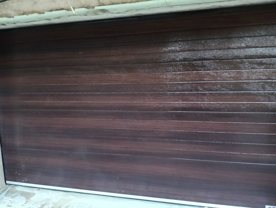 Vând poarta garaj automatizată.