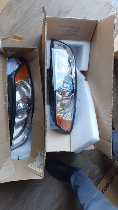 Far dreapta volvo s40 v50 cu xenon Nou