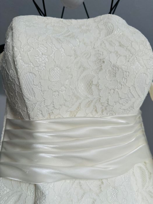 Rochie de Mireasă – Dantelă Fină& Corset Ajustabil – Stare Impecabilă