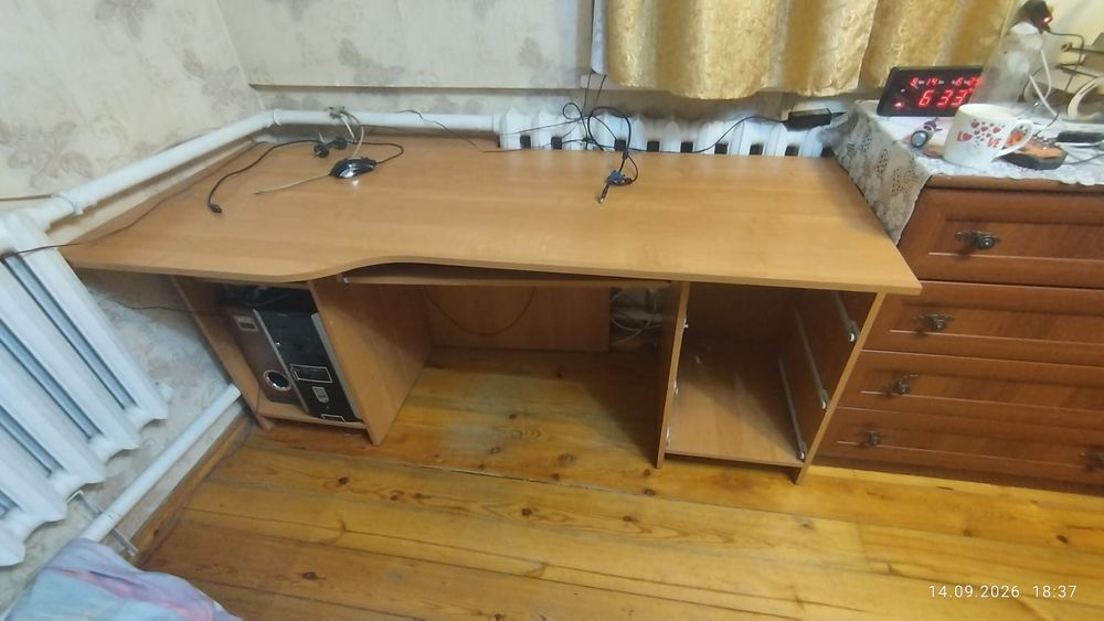 Продам компьютерный стол