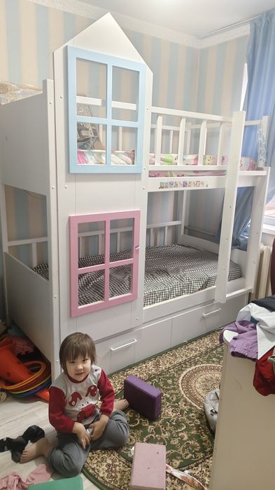 Детский двухэтажный кровать,срочно