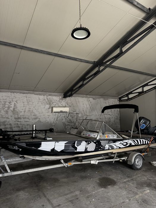 Ambarcatiune aluminiu