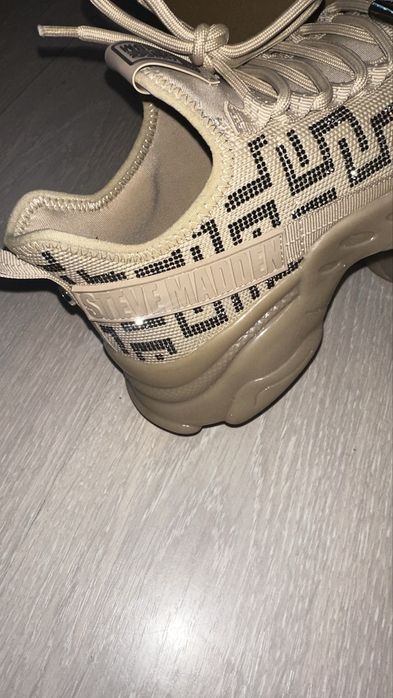 Adidasi Steve Madden noi cu cutie