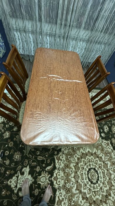 Продается кухонный обеденный стол