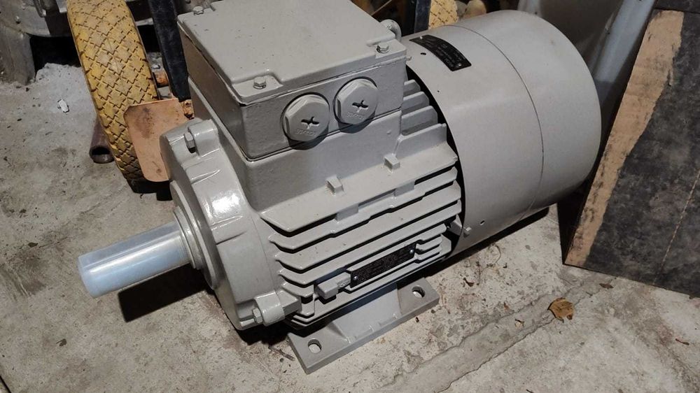 Motor 5.5kw cu frana electromagnetica 100Nm