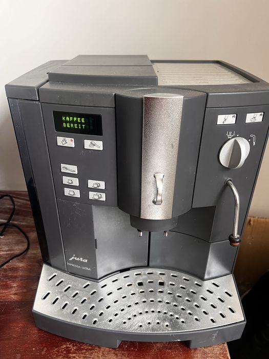 Vand aparat cafea Jura cu macinat boabe