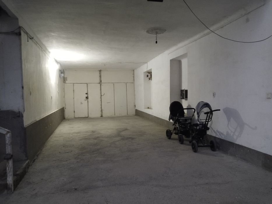 Uy sotiladi, 5 xonali, 1 ta osh xona, 1 ta terassa vanna tualer ichida