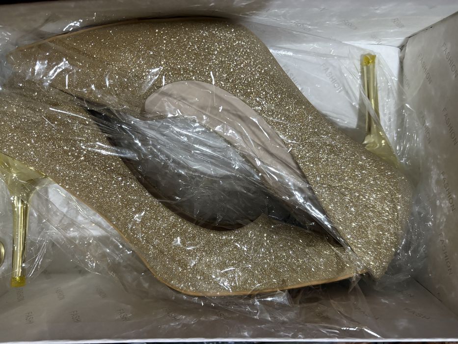 Pantofi stiletto noi în cutie