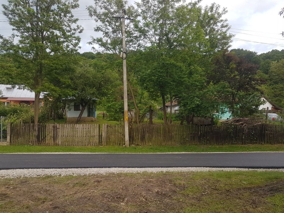 Teren + casa + panouri 7 kW + baterie, zona liniștită