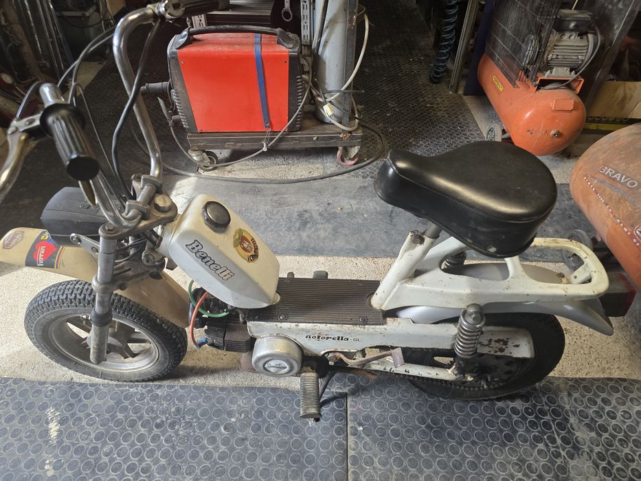 Motociclu pentru copii aduse din Italia funcționează impecabil