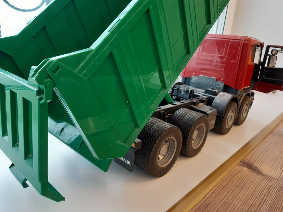 Модель машинка 1:16