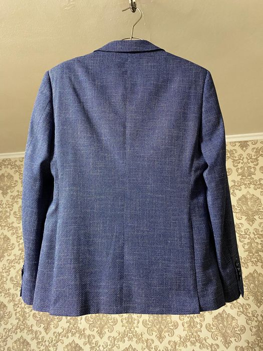 Продам костюм новый