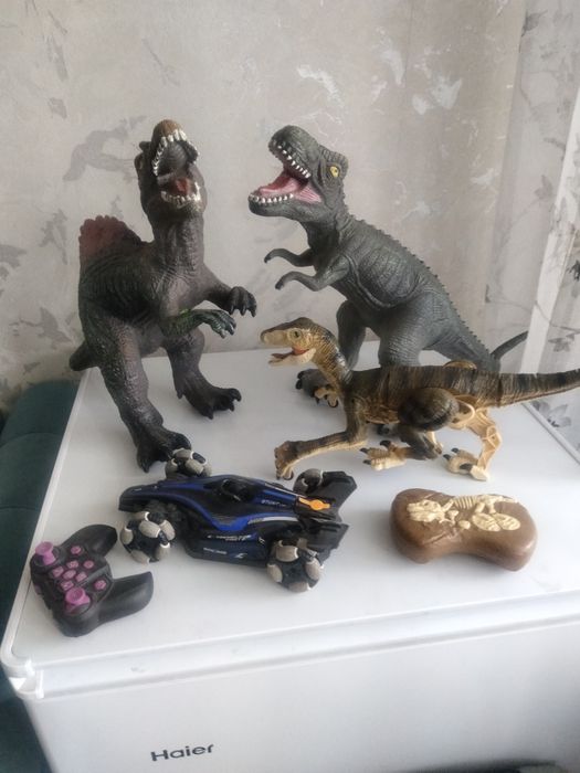 Игрушки,Динозавры,машина гоночная