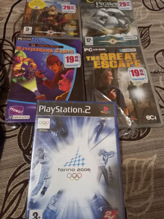 Продавам колекция от ретро видеоигри за PC, PlayStation 2 и Xbox. Всички игри (с изключение на PS2 играта) са чисто нови, фабрично запечатани