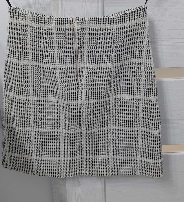 Къса пола на марката  Lucy