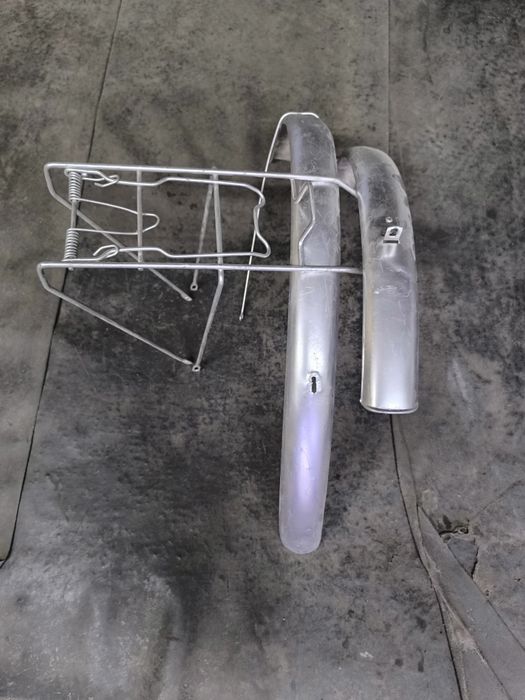 Продам крылья, багажник на велосипед салют.