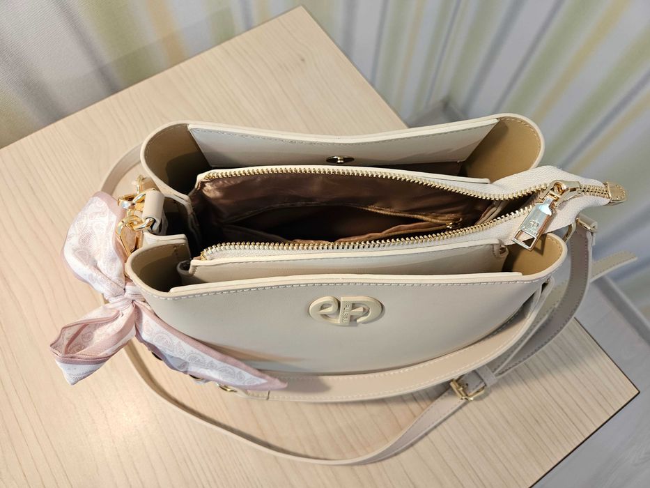 Нова дамска кожена чанта PUAFELI LY94 beige бежово кремаво еко кожа златна раница две дръжки презрамки луксозен модел