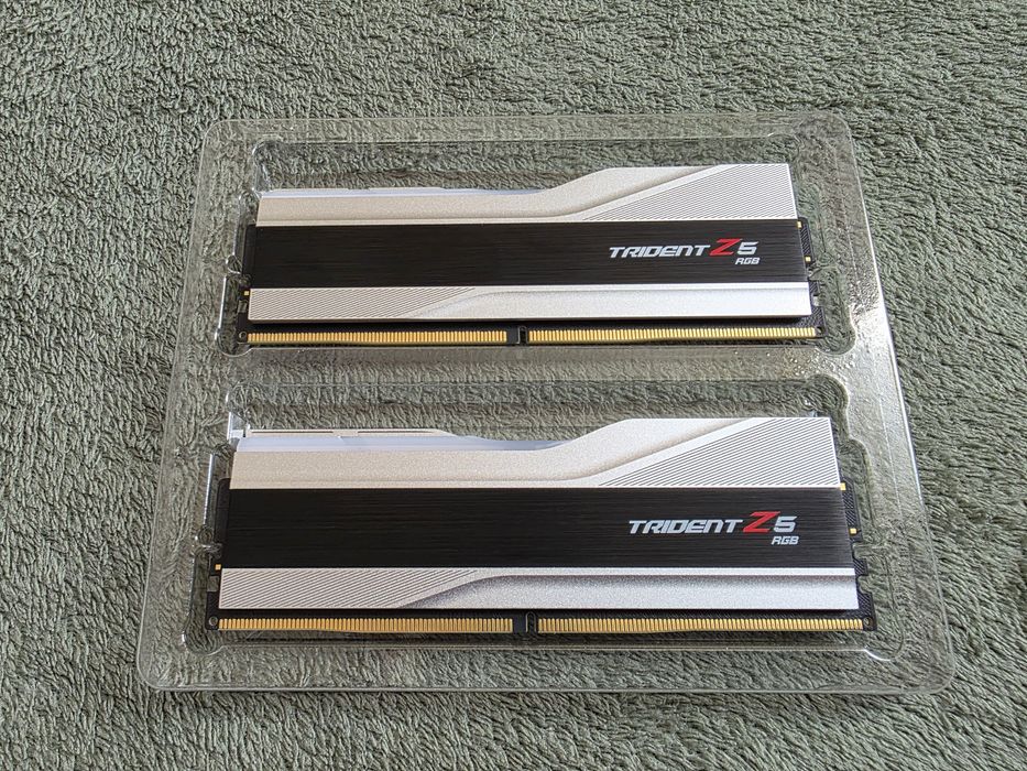 NOU. Memorie RAM G.Skill Trident Z5 RGB 32GB DDR5 8000MHz
G.Skill Trid
