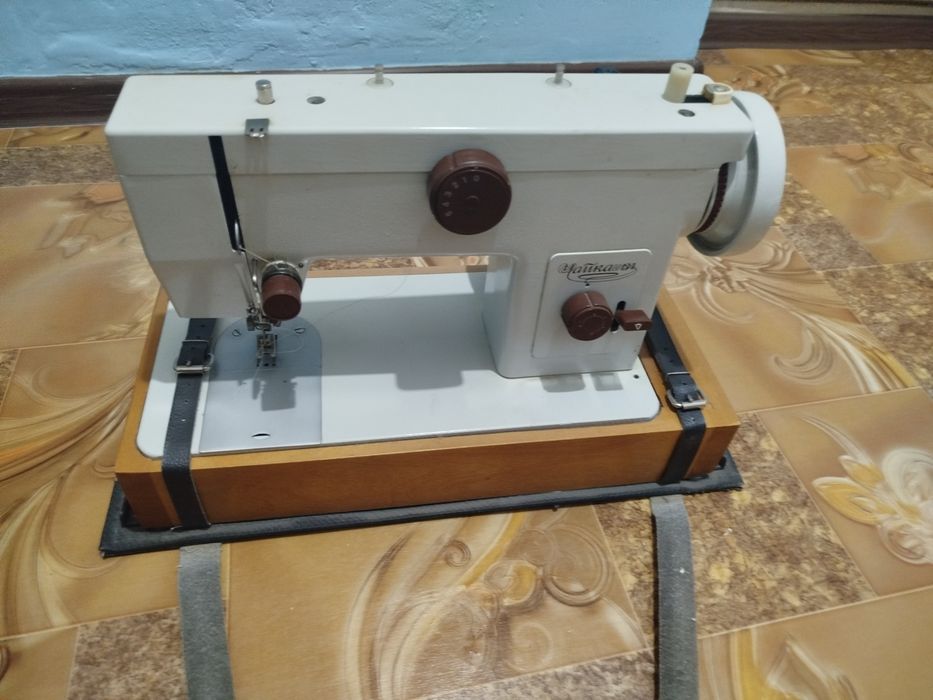 Продам швейную машину