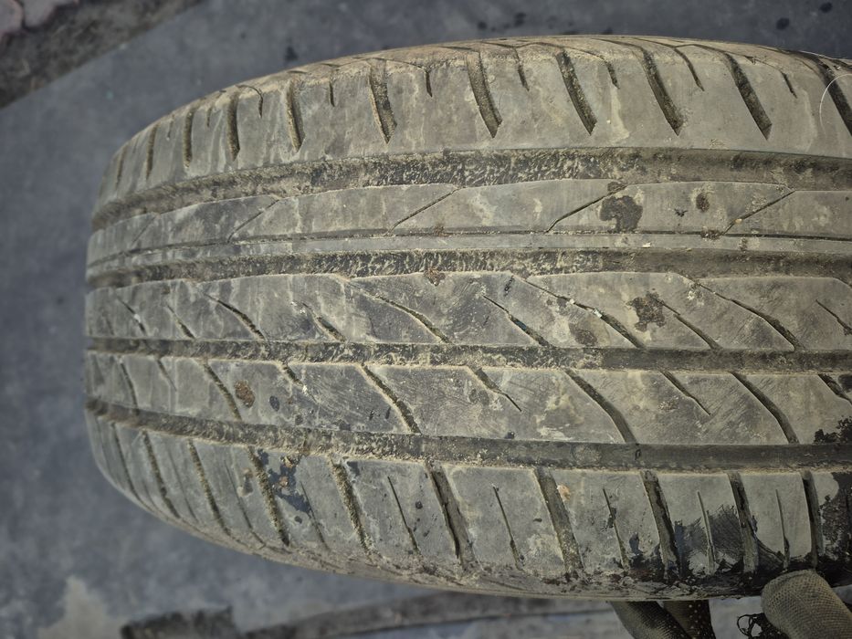 Продам шины  40000т 2 штуки