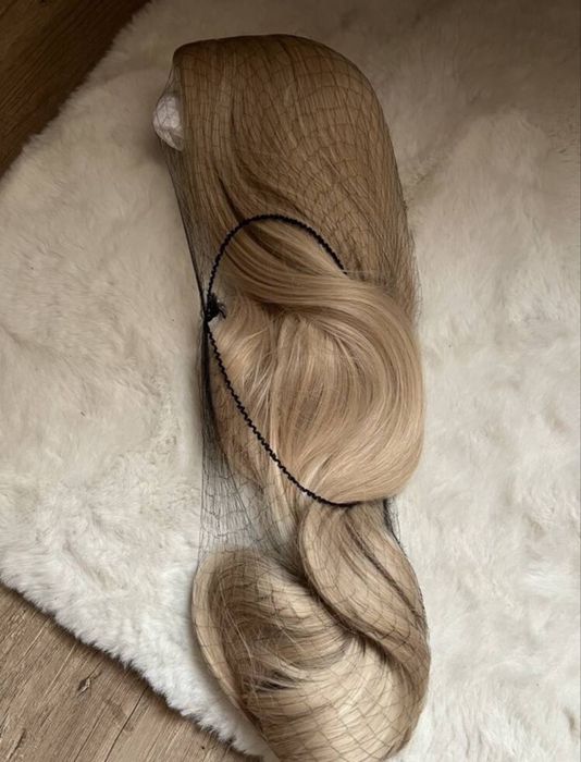 Дълга руса дамска перука с естествен вид – мека вълниста коса