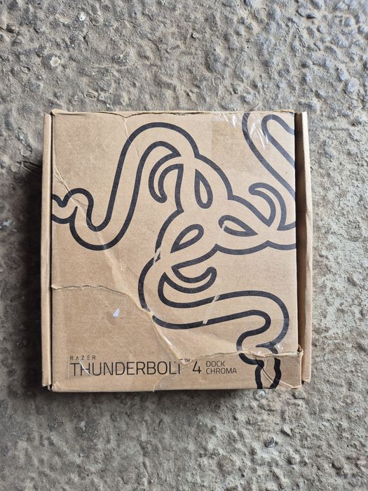 Vând Razer Thunderbolt 4 doctor chroma