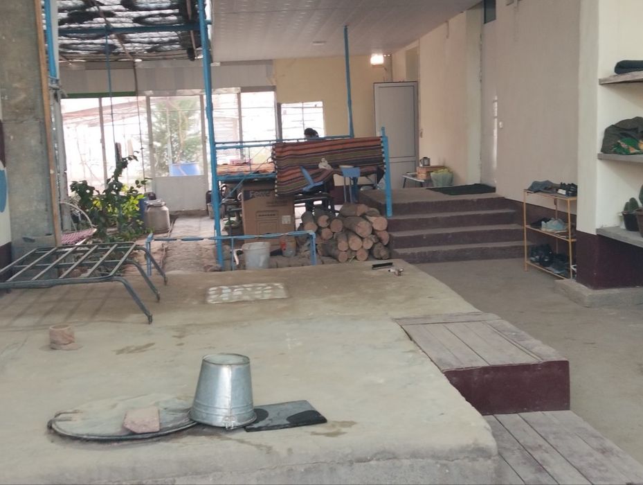 Uy olti sotixli sotiladi