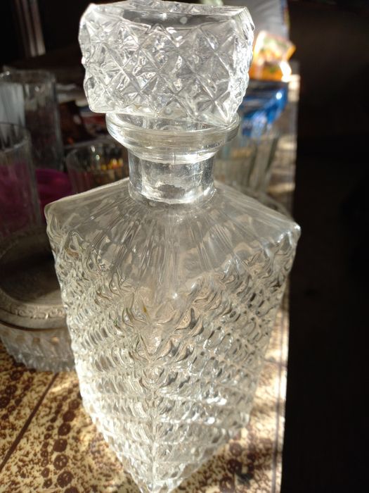 Сервиз:2 вази за локум или бонбони и графин.