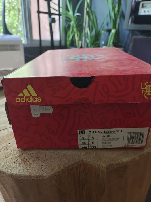 Дамски баскетболни кецове Adidas D.O.N. Issue 3 J