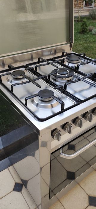 Продаётся газплита Аристон