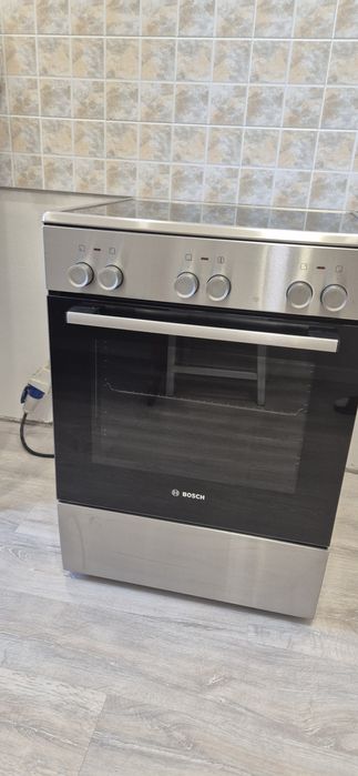 Продам электроплиту с духовкой Bosch  и вытяжку