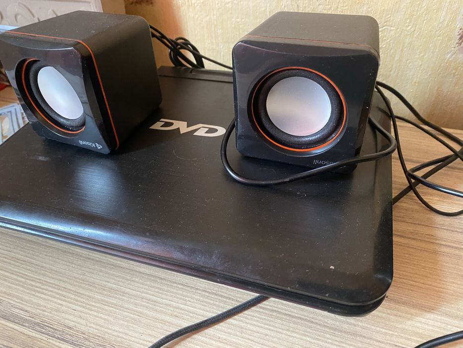 Двд плеер . С экраном . Колонки