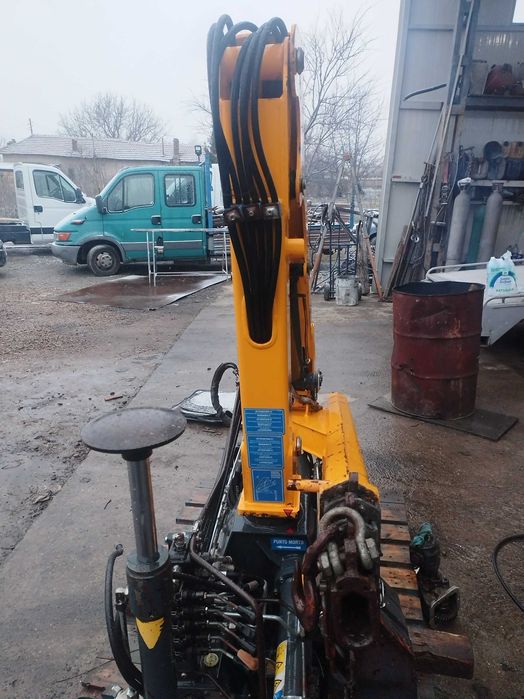 Автокран за лекотоварен камион