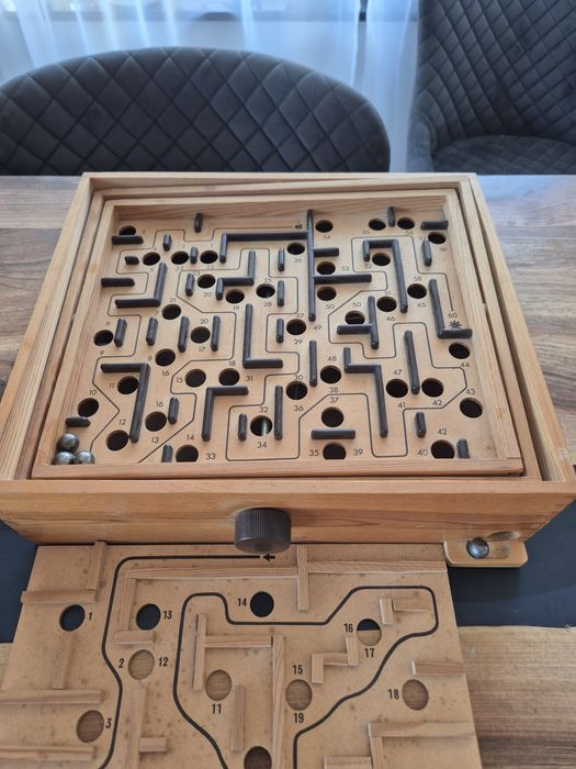 Joc cu bile metalice