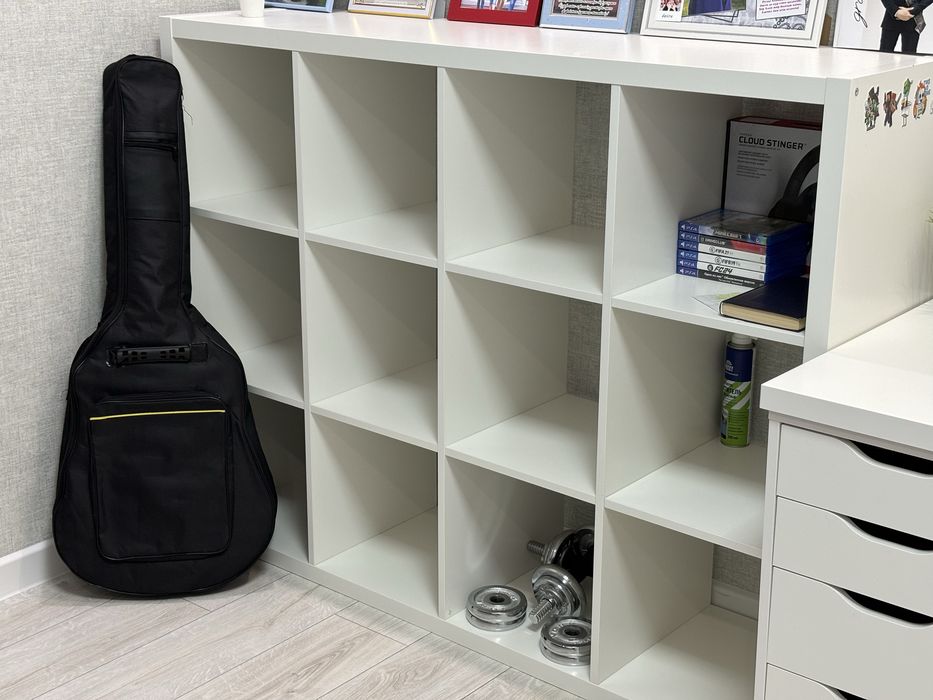 Мебель IKEA (кровать, стол, комод)