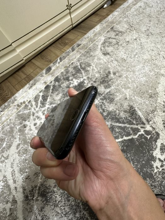 Продам iPhone Se