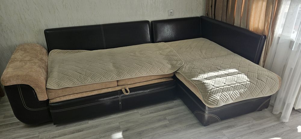 Диван угловой, выдвижной .