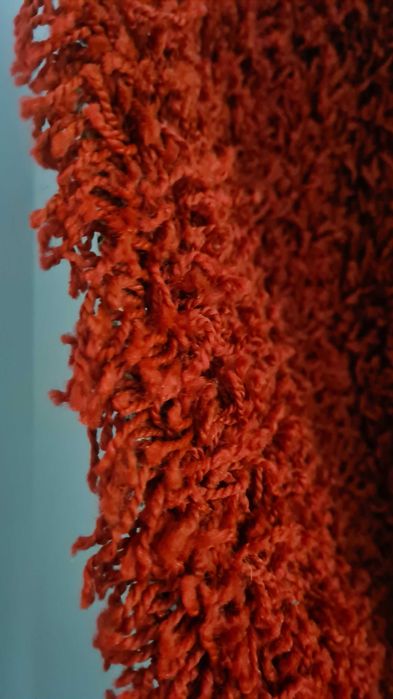 Covor rosu cu par lung