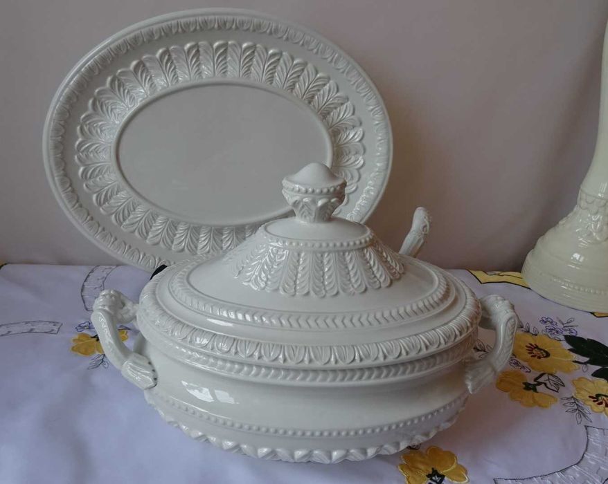 Супник бяла глазирана керамика, ръчно изработен , внос от  Италия.