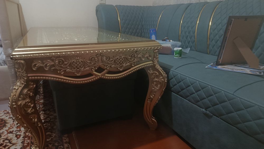 Элитный классический журнальный стол Luxury в отличном состоянии