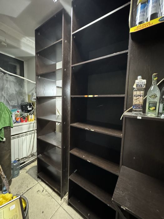Продам полки в разобранном виде 2 штуки . Высота 2,2 , ширина 0,65,