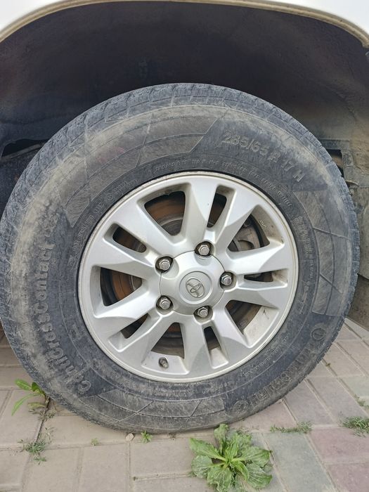 Шины с дисками б.у 220 тысяч за комплект