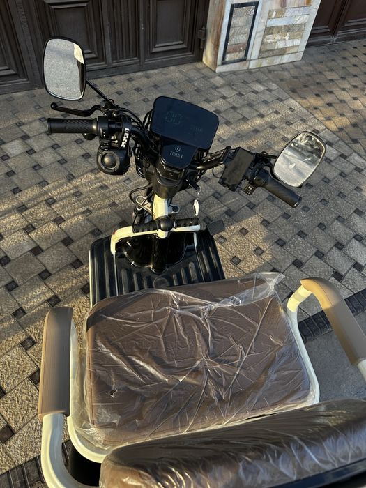 Скутер 3 балонли Трицикл